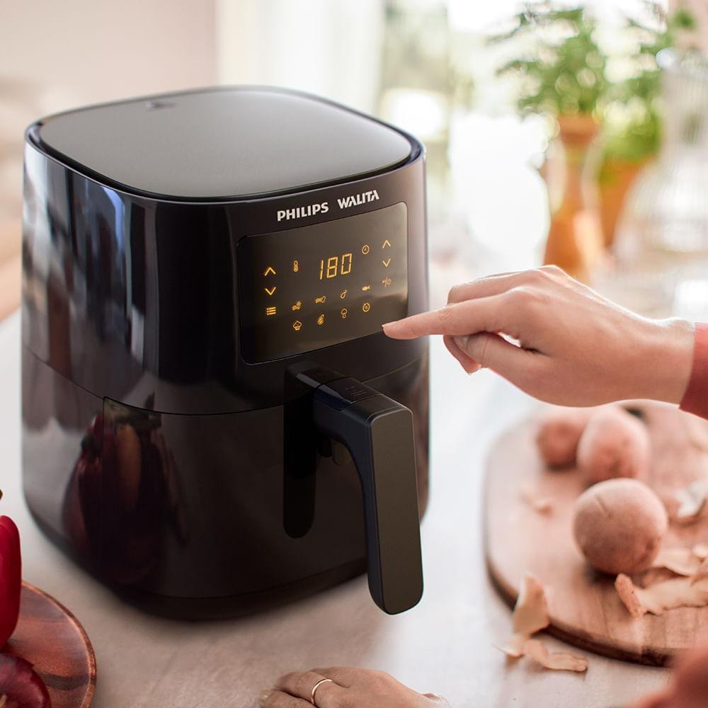 Imagem 2 de 5 do produto Fritadeira Air Fry Sem Óleo Philips Walita Série 3000 Digital, 4.1L, 1400W, 127V, Preto - RI9252/91