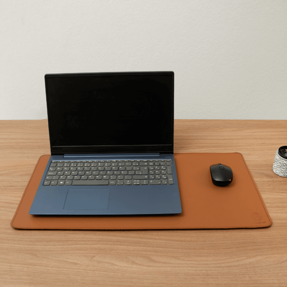Mouse Pad Kingpad Desk Pad Work, Couro Ecológico, 60x30cm - Caramelo Mouse Pad Kingpad Desk Pad Work, Couro Ecológico, 60x30cm - Caramelo