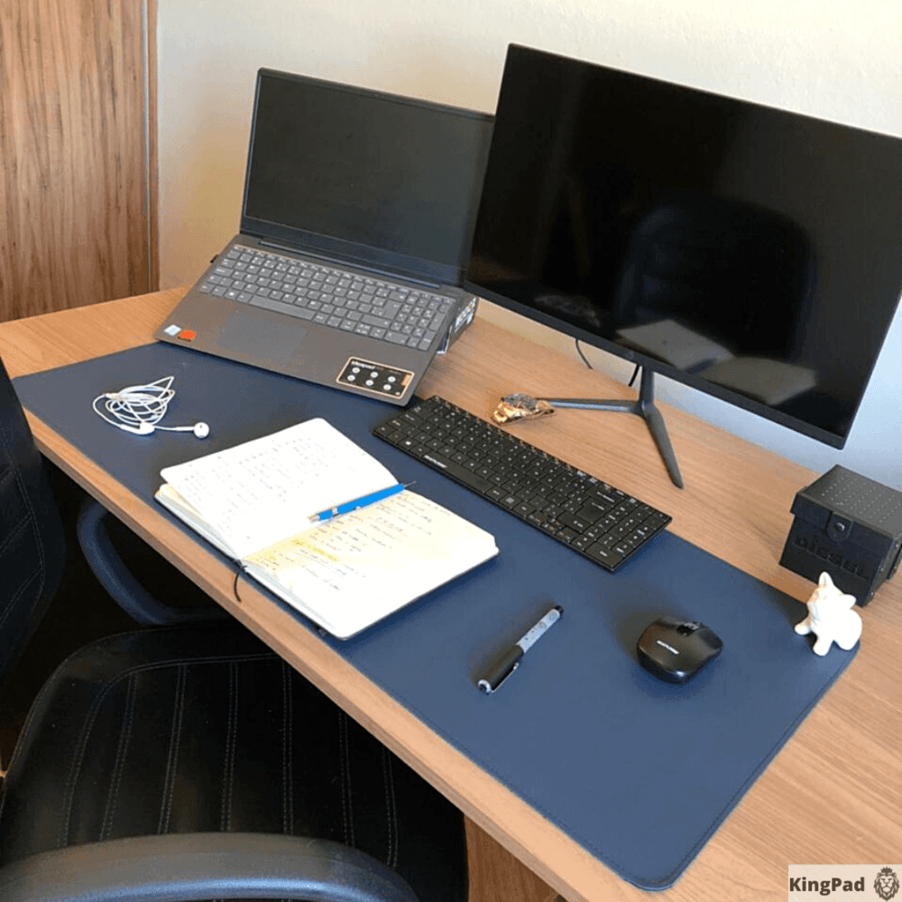 Mouse Pad Kingpad Deskpad 90x40, Extra Grande Couro Sintético - Azul Marinho Mouse Pad Kingpad Deskpad 90x40, Extra Grande Couro Sintético - Azul Marinho