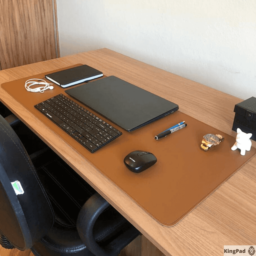 Mouse Pad Kingpad Deskpad, 90x40, Extra Grande Couro Sintético -  Caramelo