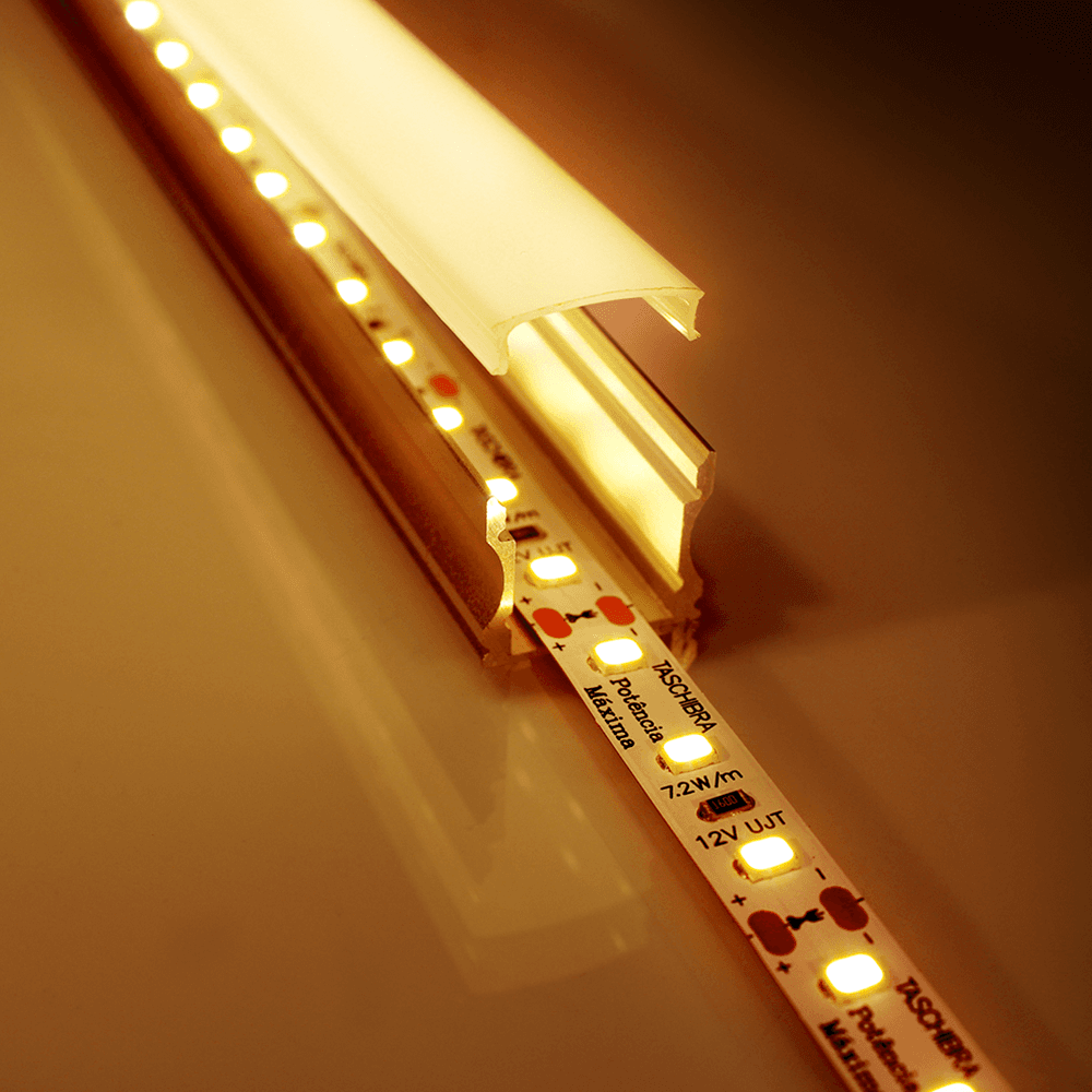 Imagem 2 de 5 do produto Fita De LED 20w 240 LEDs/m 12v Taschibra Com 5 Metros 3000k Luz Quente