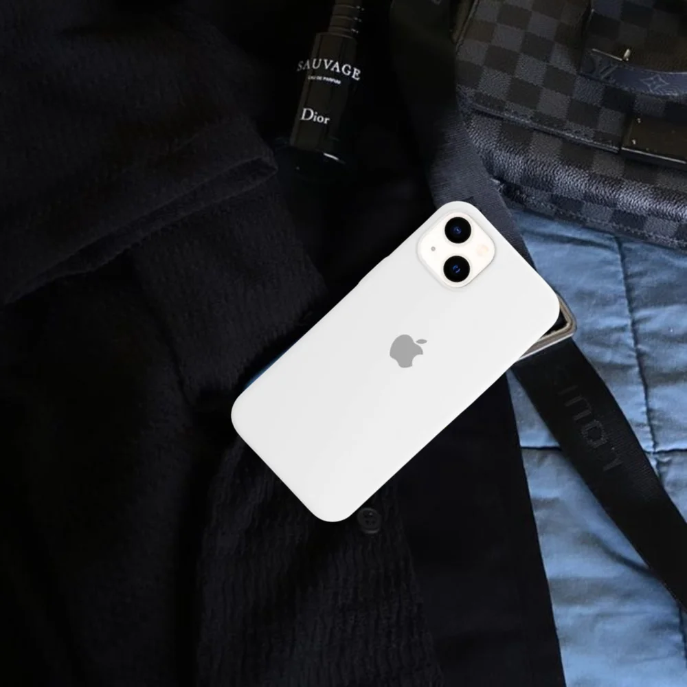 Imagem 3 de 5 do produto Capa Capinha Case Silicone Cover Premium Aveludada Com Logo Compatível Iphone 15 Branco