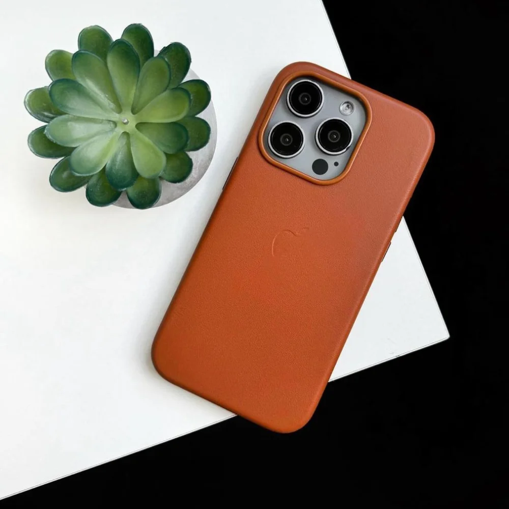 Imagem 4 de 5 do produto Capa Capinha Case Super Premium De Couro Sintético Magsafe Magnético Compatível Iphone 14 Pro - Marrom
