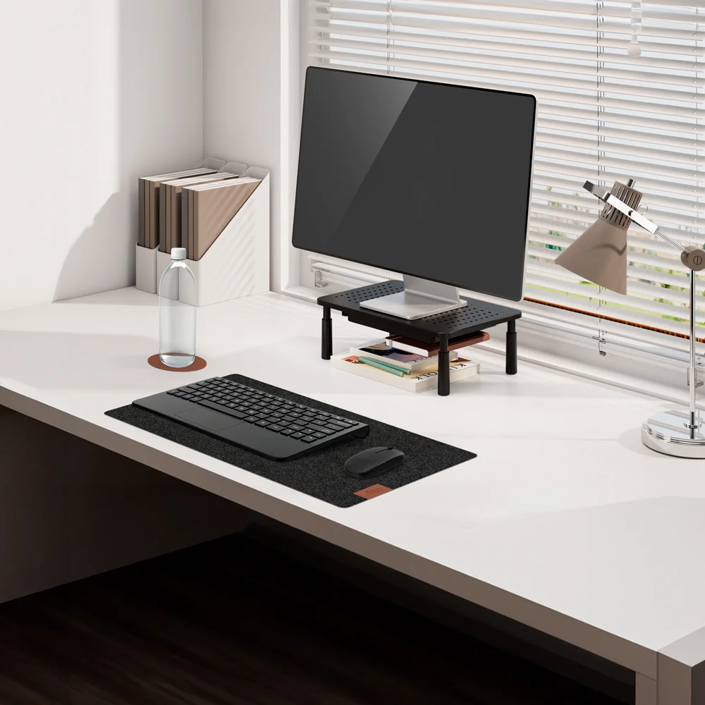 Mousepad Essential Office, Feltro 60x30cm, Com Porta Copo, Antiderrapante, Bordas Costuradas, Cor:cinza Escuro Mousepad Essential Office, Feltro 60x30cm, Com Porta Copo, Antiderrapante, Bordas Costuradas, Cor:cinza Escuro