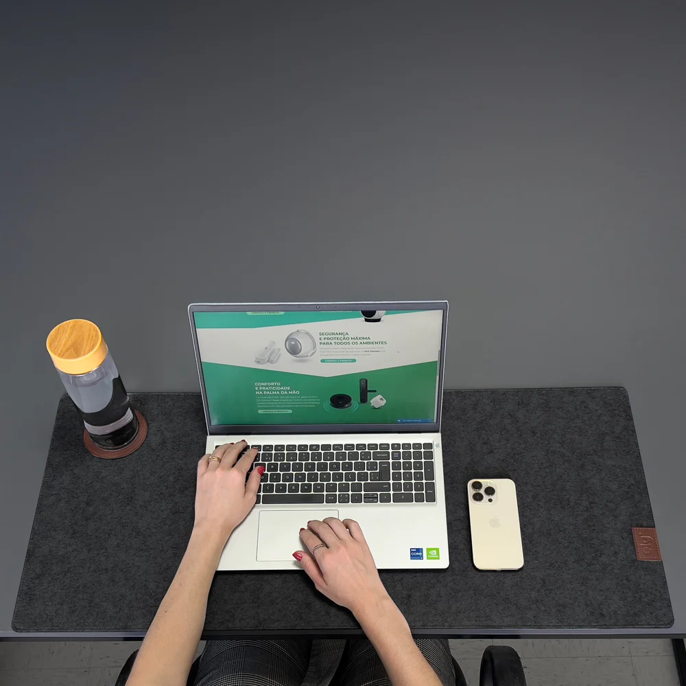 Mousepad Deskmat Office, Feltro 90x40cm, Porta Copo, Antiderrapante, Bordas Costuradas, Mousepad Deskmat Office, Feltro 90x40cm, Porta Copo, Antiderrapante, Bordas Costuradas,