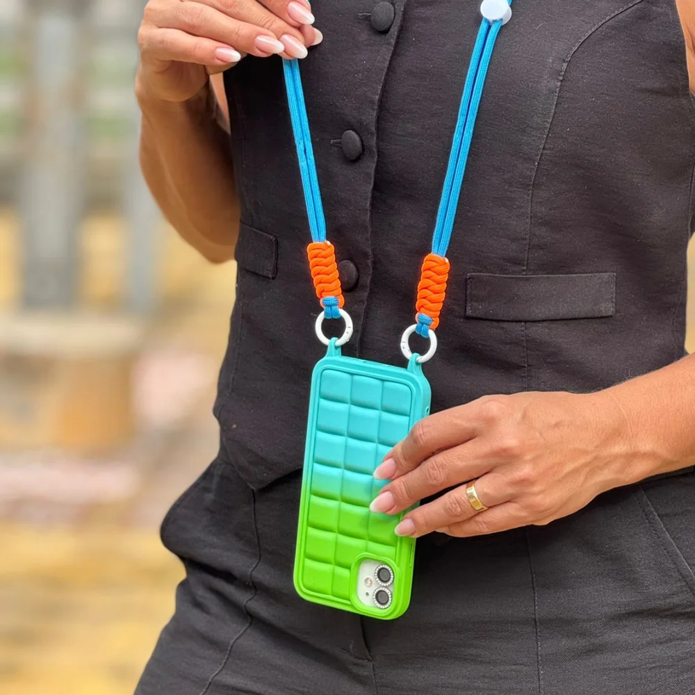 Imagem 5 de 5 do produto Capa Capinha Case Silicone Com Suporte Alça Ajustável Salva Celular Festa Balada Iphone 13