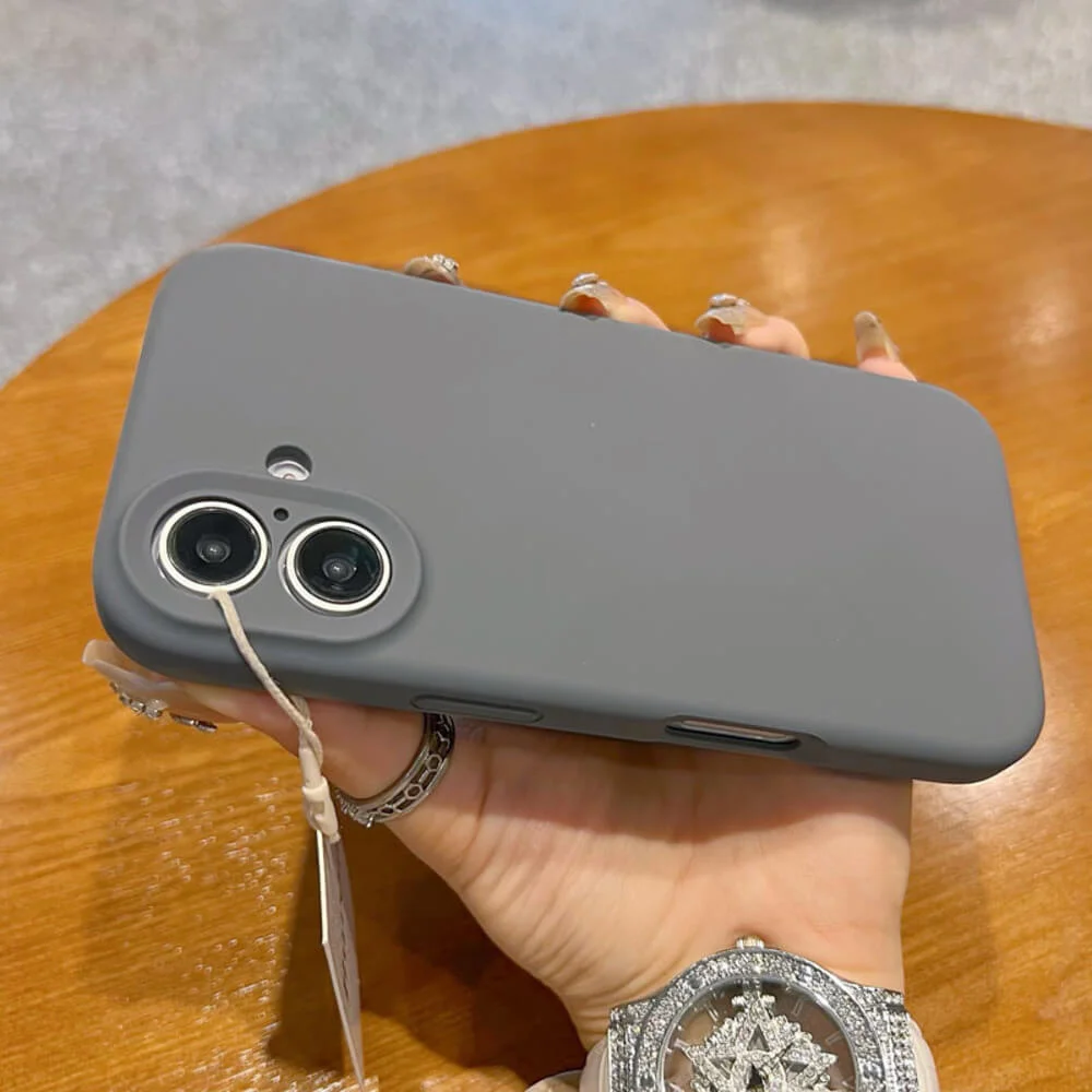 Imagem 3 de 5 do produto Capa Capinha Protetora de Silicone com Interior em Microfibra Compatível com Magsafe para o iPhone 16 - Cor: Cinza