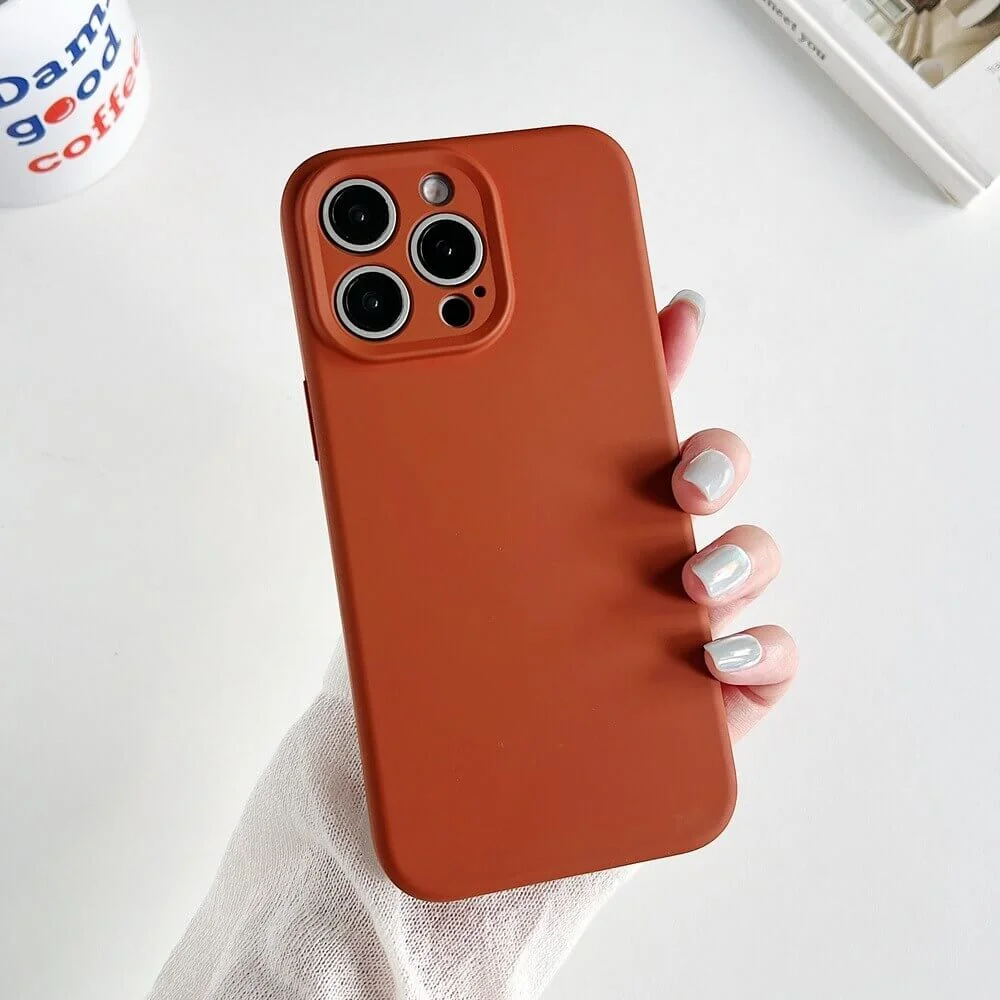 Imagem 5 de 5 do produto Capa Capinha Protetora de Silicone com Interior em Microfibra Compatível com Magsafe para o iPhone 16 Pro Max - Cor: Marrom