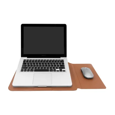 Capa Sleeve Com Suporte E Deskpad Marrom Para Macbook 16’’, Iplace